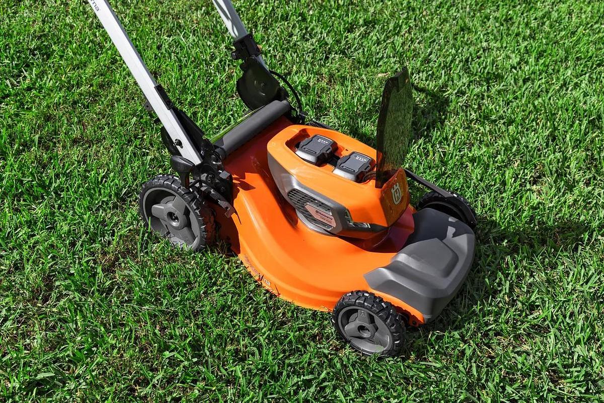Husqvarna LE322R Lawn Xpert™