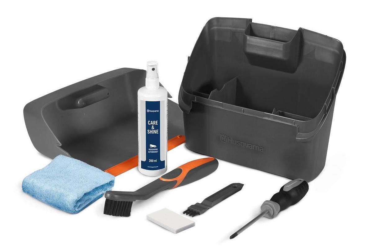 Cleaning and maintenance kit