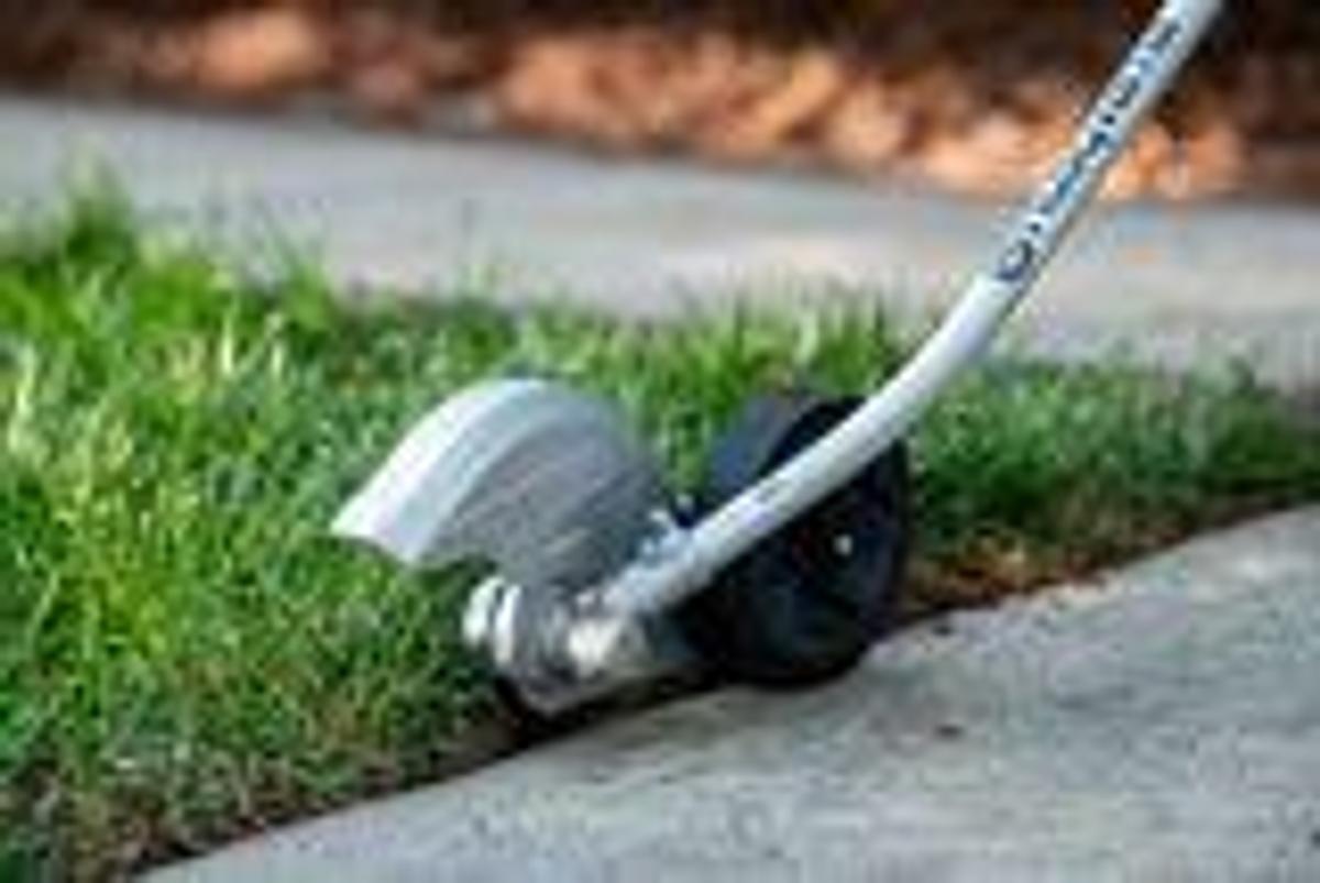 Husqvarna 330iKE Combi Switch + Edger (battery and charger included)