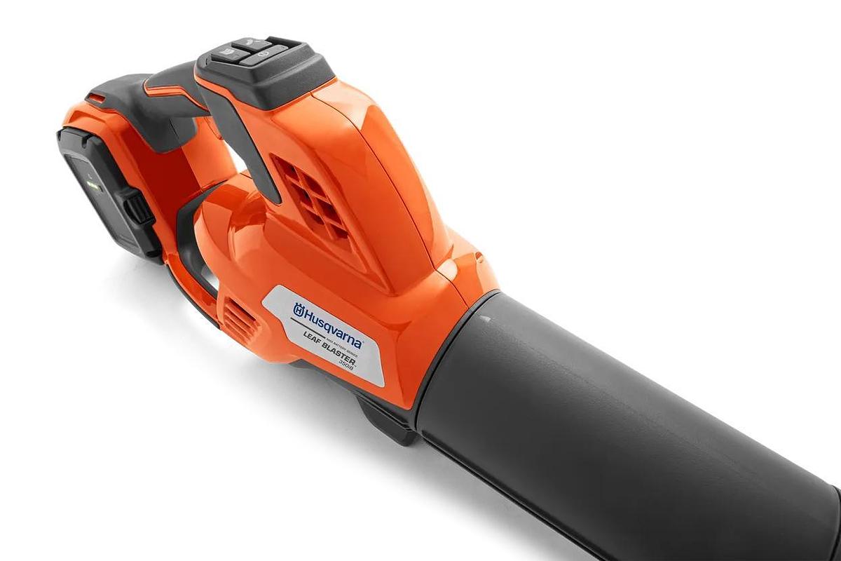 Husqvarna 350iB Leaf Blaster with battery and charger