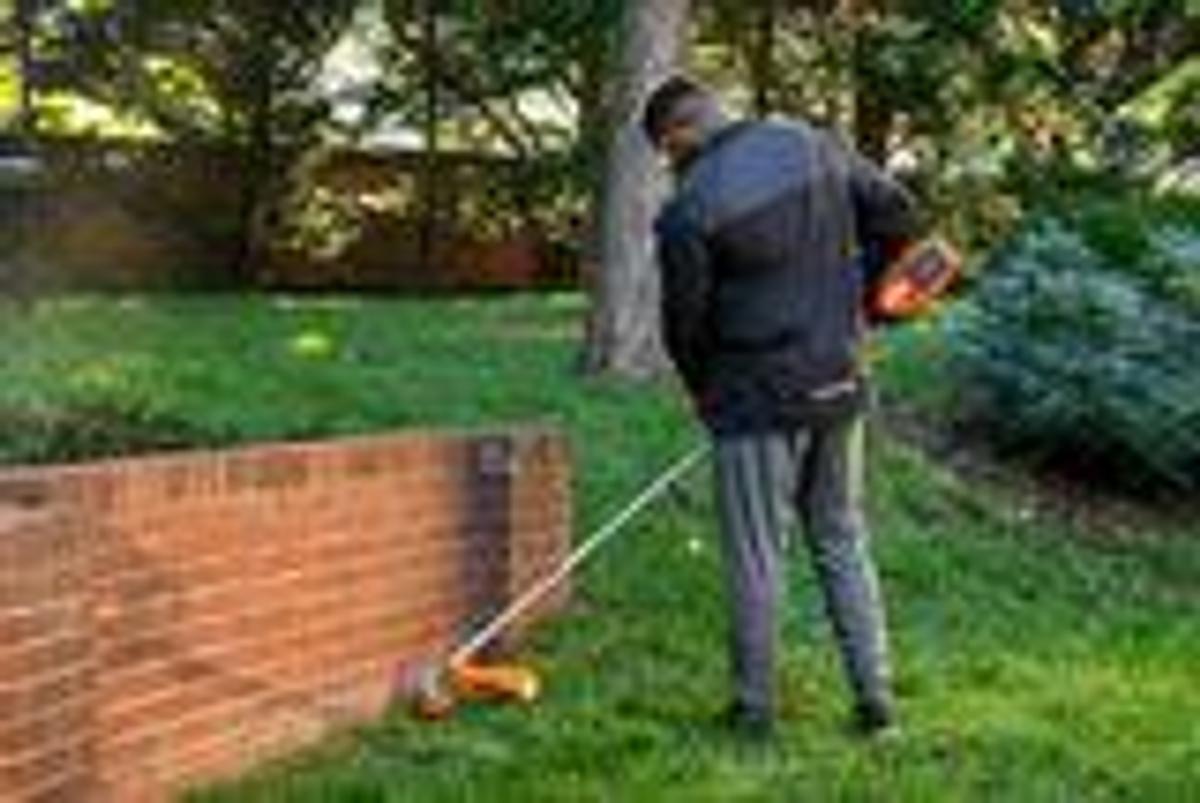 Husqvarna 330iKL Combi Switch + String Trimmer (battery and charger included)