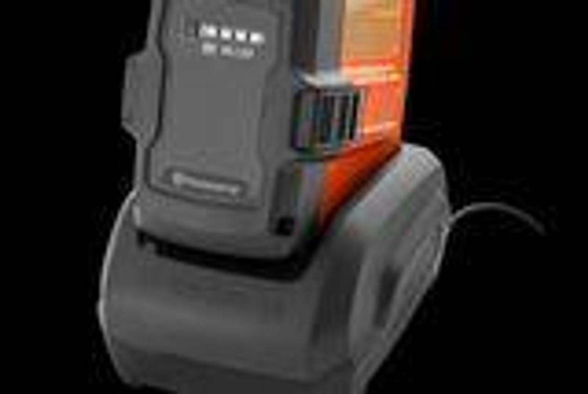 Husqvarna 350iB Leaf Blaster with battery and charger