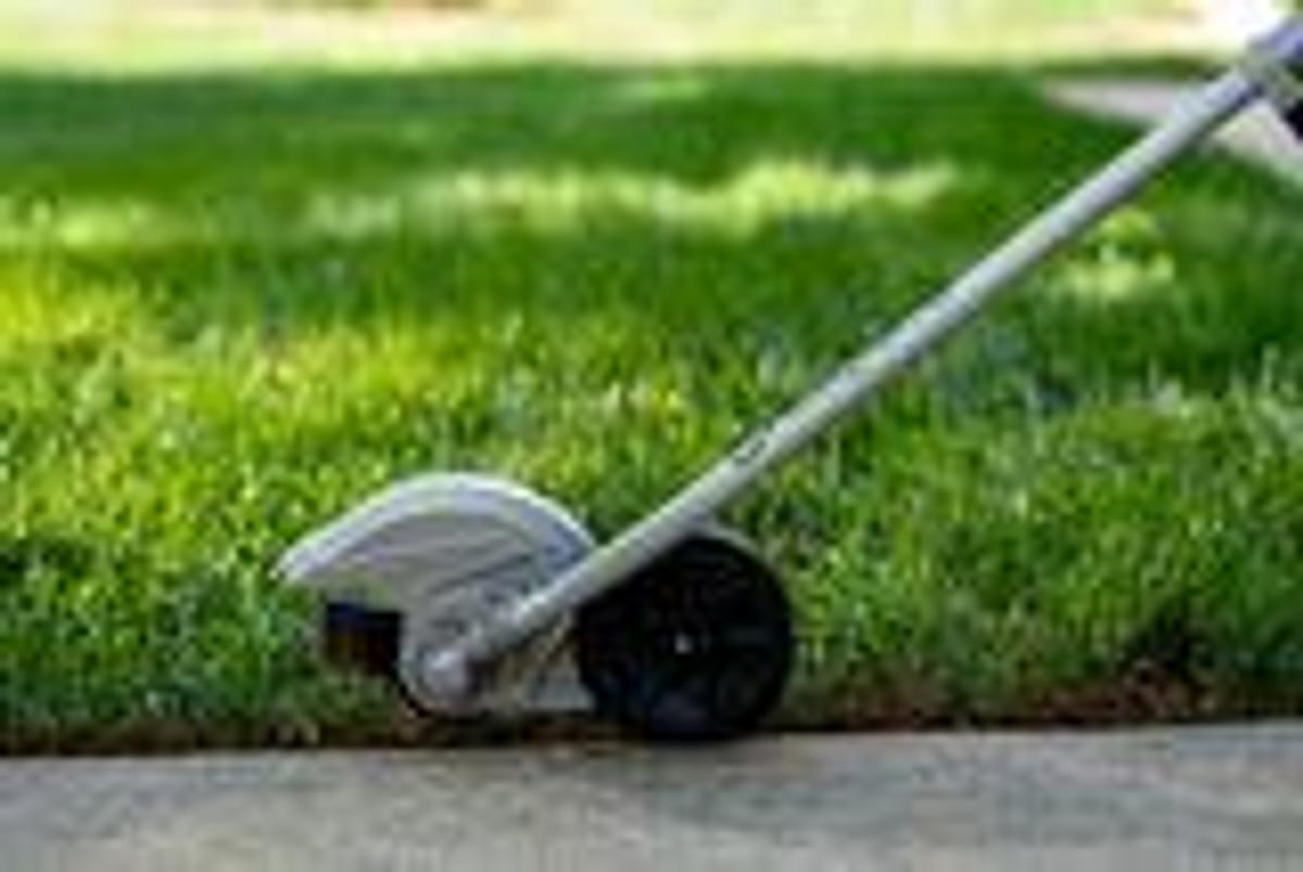 Husqvarna 330iKE Combi Switch + Edger (battery and charger included)