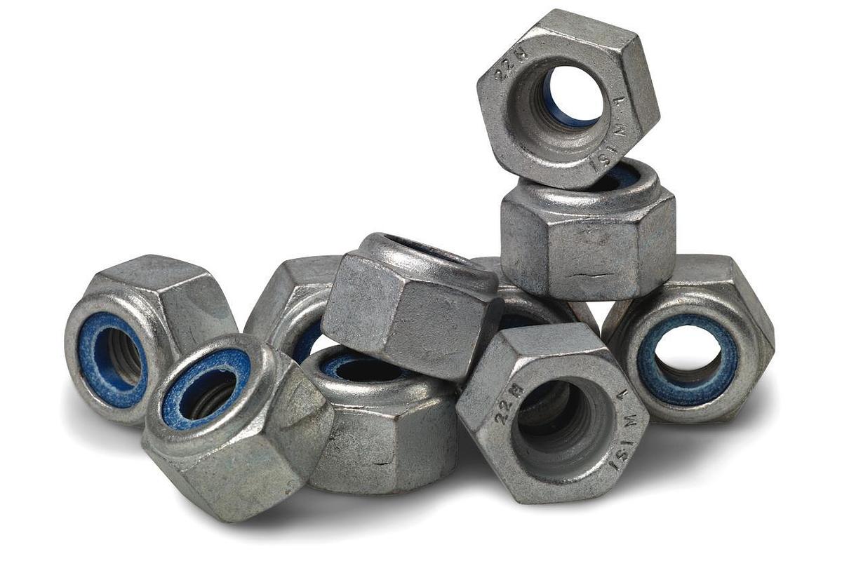 Blade nut