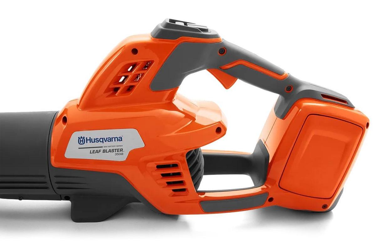 Husqvarna 350iB Leaf Blaster with battery and charger