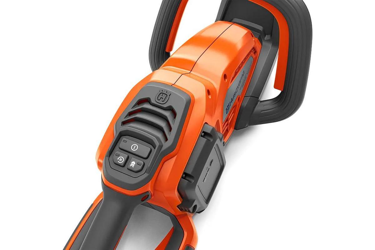 Husqvarna 320iHD60 Hedge Master with battery and charger