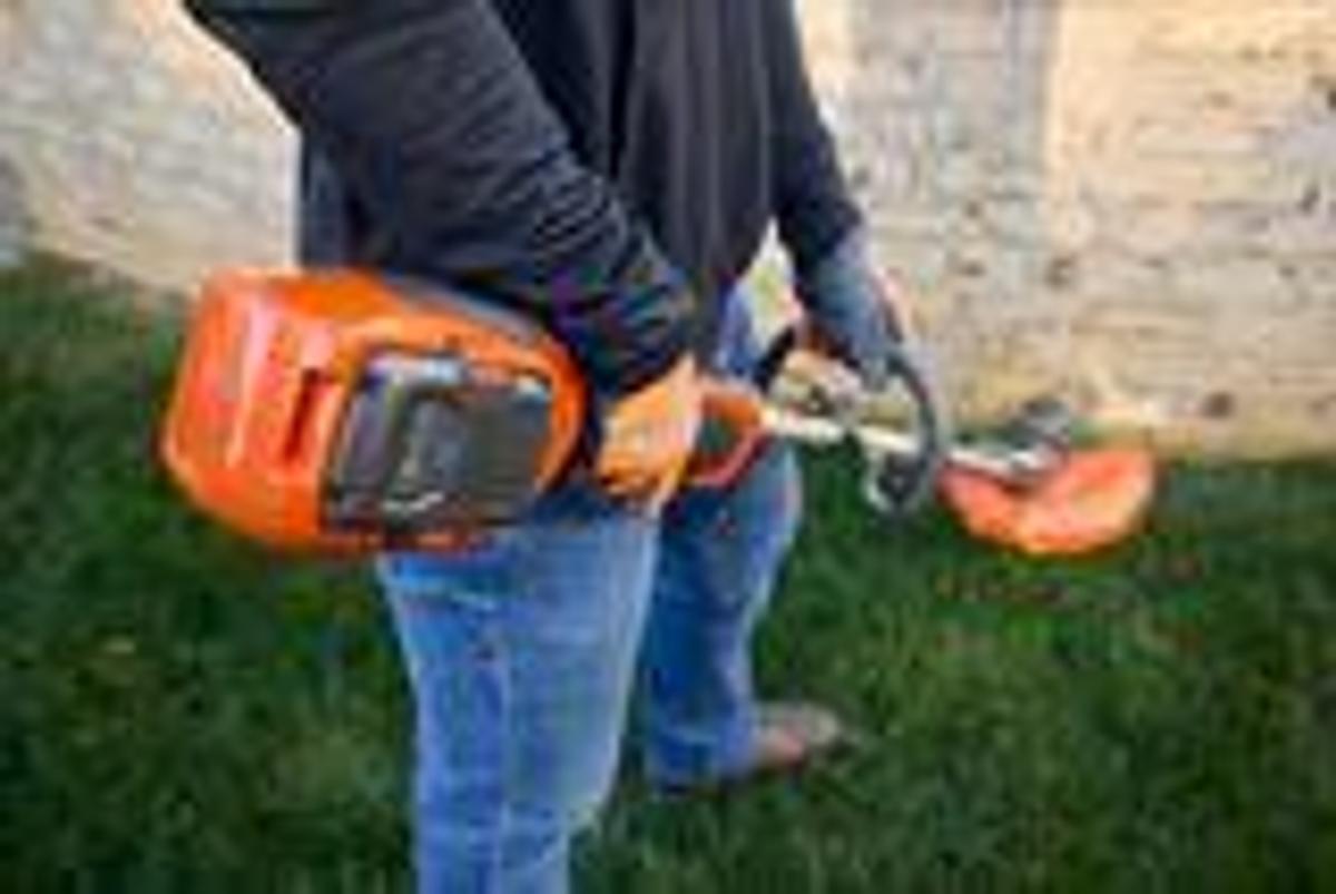Husqvarna 110iL FLXi with Trimmer Attachment (battery and charger included)