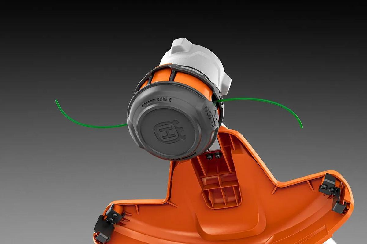 Husqvarna Weed Eater® 320iL (Battery & Charger Included)
