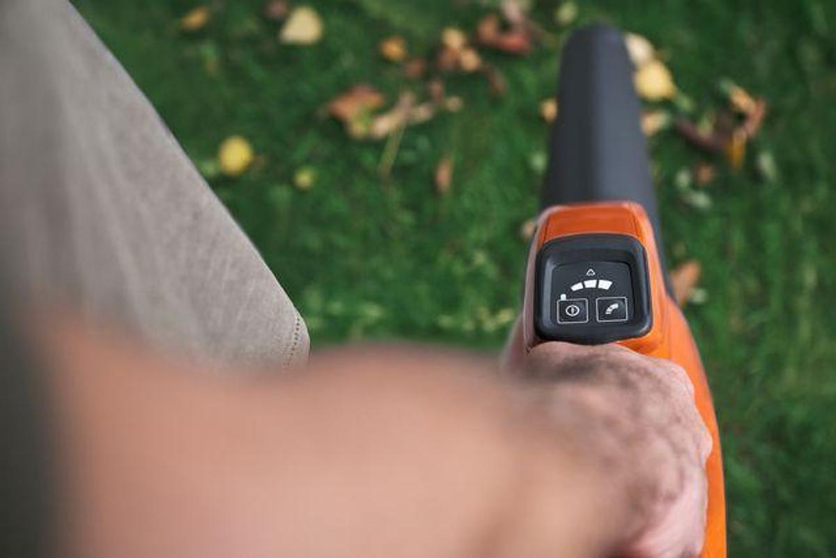 Husqvarna 320iL and 230iB Bundle