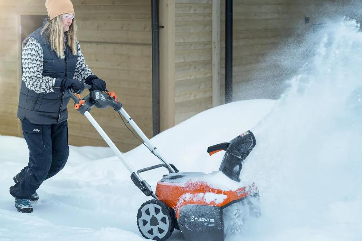 Husqvarna ST 253i Snow Blower