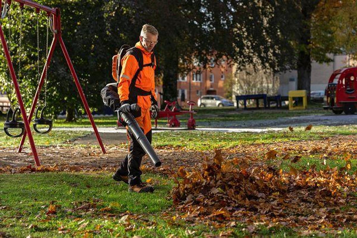 Husqvarna 320iL and 230iB Bundle