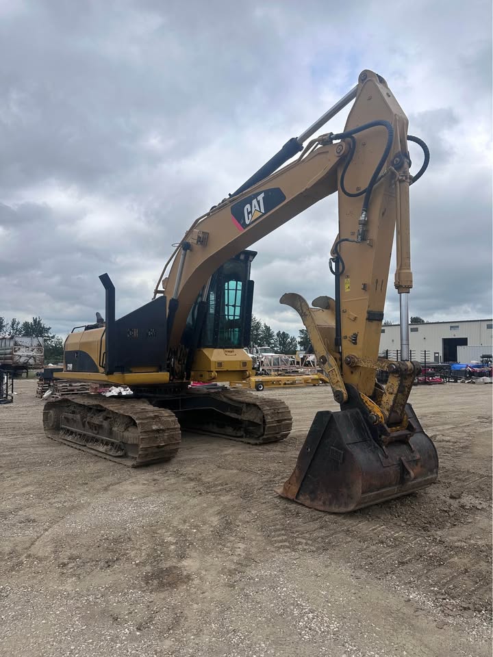 Used 2007 CAT 320D