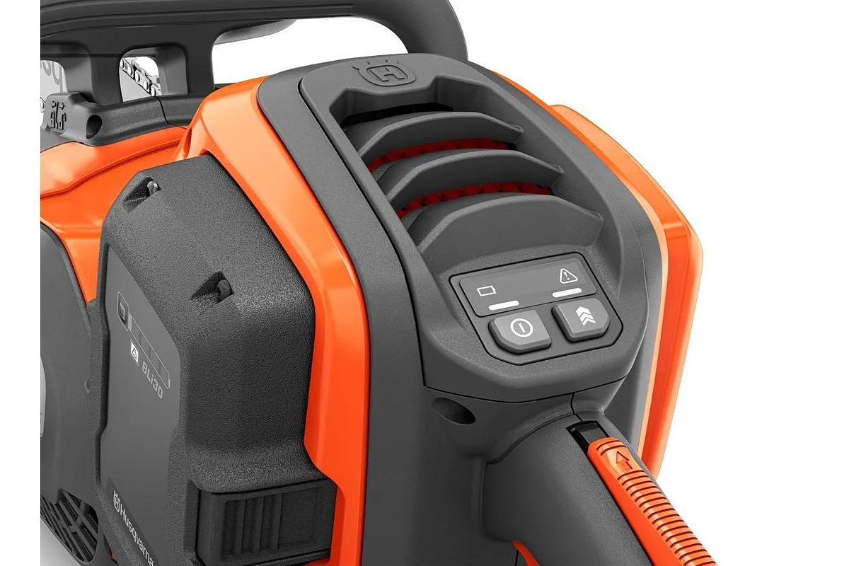 Husqvarna 350i Power Axe with battery charger