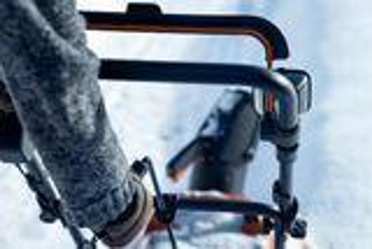 Husqvarna ST 143i Snow Blower