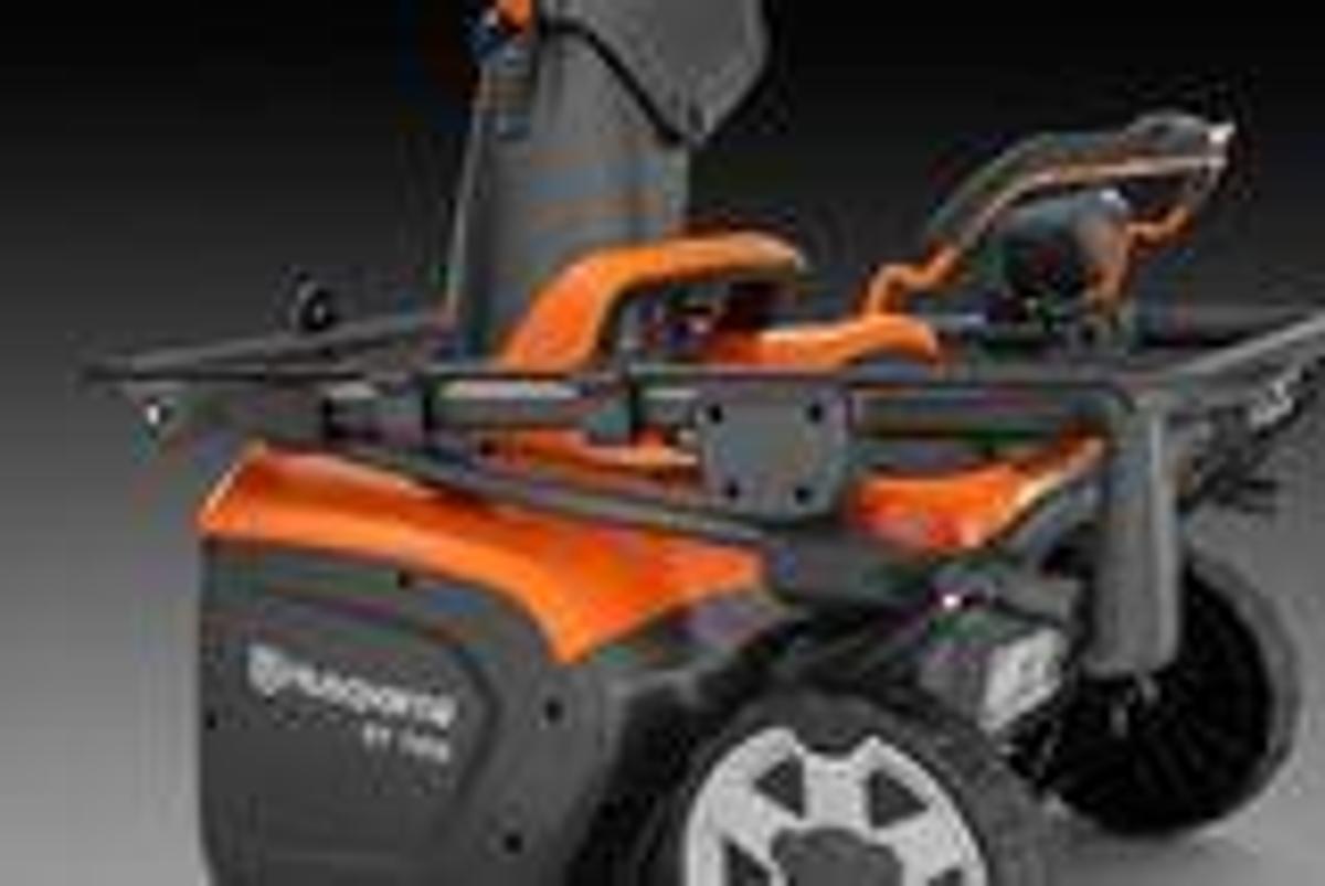 Husqvarna ST 143i Snow Blower