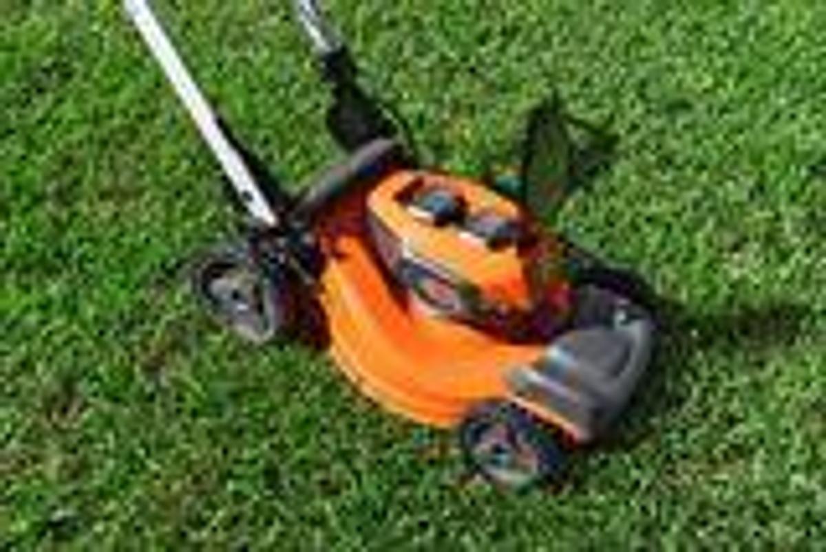 Husqvarna LE-322R Lawn Xpert™ with battery and charger