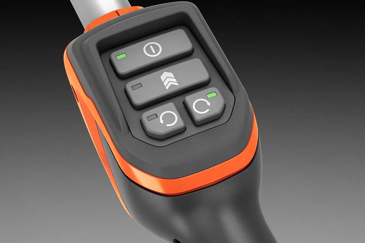 Husqvarna Weed Eater® 320iL (Battery & Charger Included)