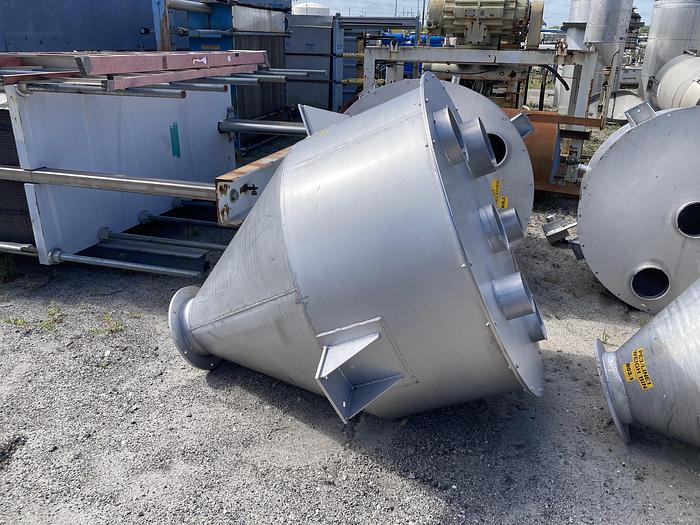 Used Used approximately 200 gallon stainless steel vertical tank