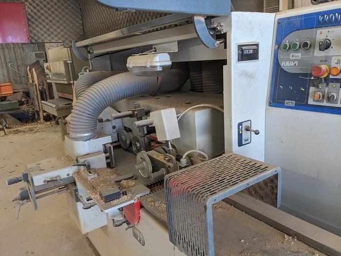 Usato 2001 Scorniciatrice Futura 4 alberi in condizioni di lavoro  EURO 230