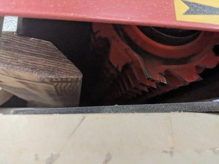 Usato 2001 Scorniciatrice Futura 4 alberi in condizioni di lavoro  EURO 230