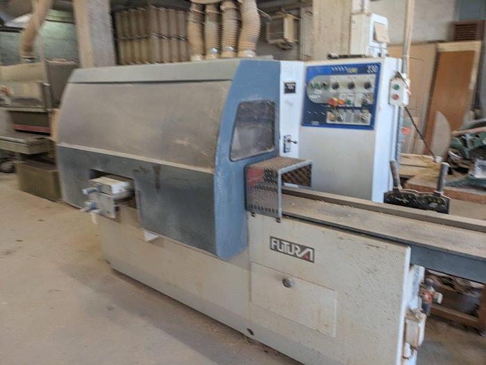 Usato 2001 Scorniciatrice Futura 4 alberi in condizioni di lavoro  EURO 230