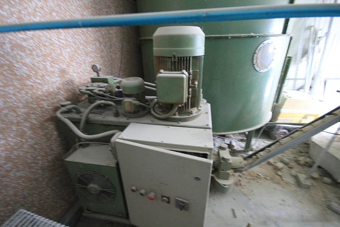 Usato Nazzareno Bricchettatrice usata in condizioni di lavoro