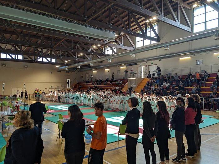 I Giovanniti - ambulanze lunghe distanze  trasporto lunga percorrenza   assistenza sanitaria  assistenza eventi Assistenza karate Palamaggiore di Leini