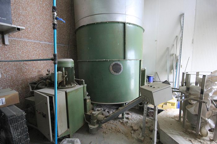 Usato Nazzareno Bricchettatrice usata in condizioni di lavoro