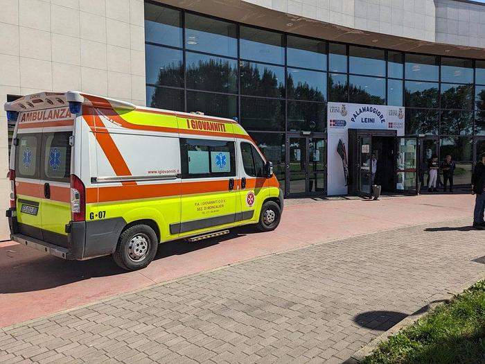 I Giovanniti - ambulanze lunghe distanze  trasporto lunga percorrenza   assistenza sanitaria  assistenza eventi Assistenza karate Palamaggiore di Leini