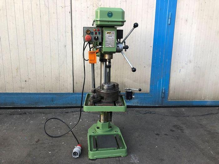 Usato TRAPANO A COLONNA CON DISPOSITIVO DI MASCHIATURA FINO M12