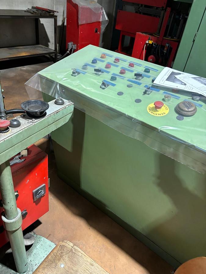 Used 1984 Barnaul KB8336, 400T Knuckle joint press