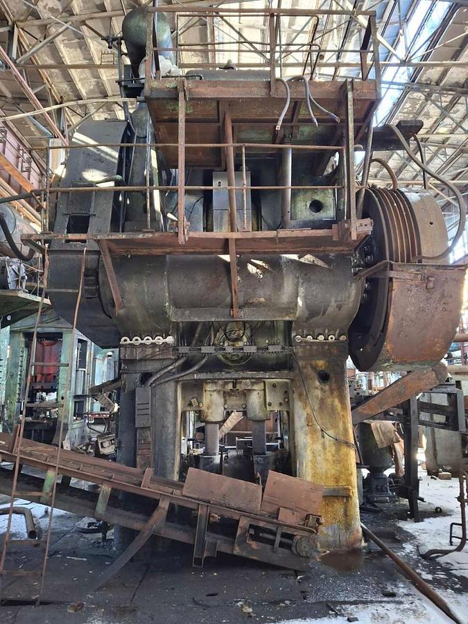 Used 1980 SMERAL LKM 4000 Hot stamping press