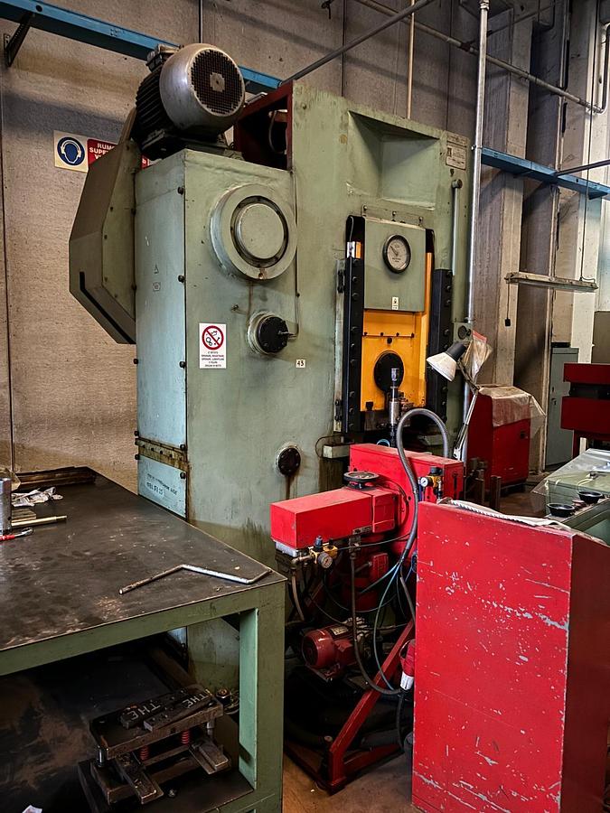 Used 1984 Barnaul KB8336, 400T Knuckle joint press