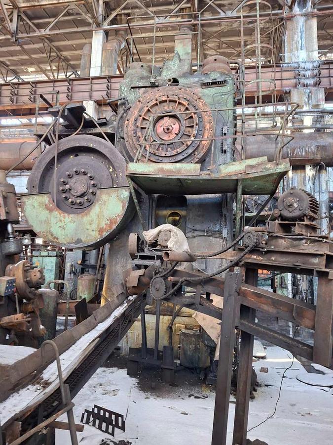 Used 1980 SMERAL LKM 4000 Hot stamping press