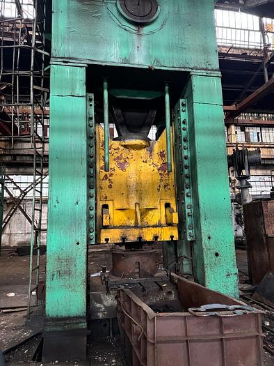 Used 1978 TMP VORONEZH K9542,1600t Trimming press