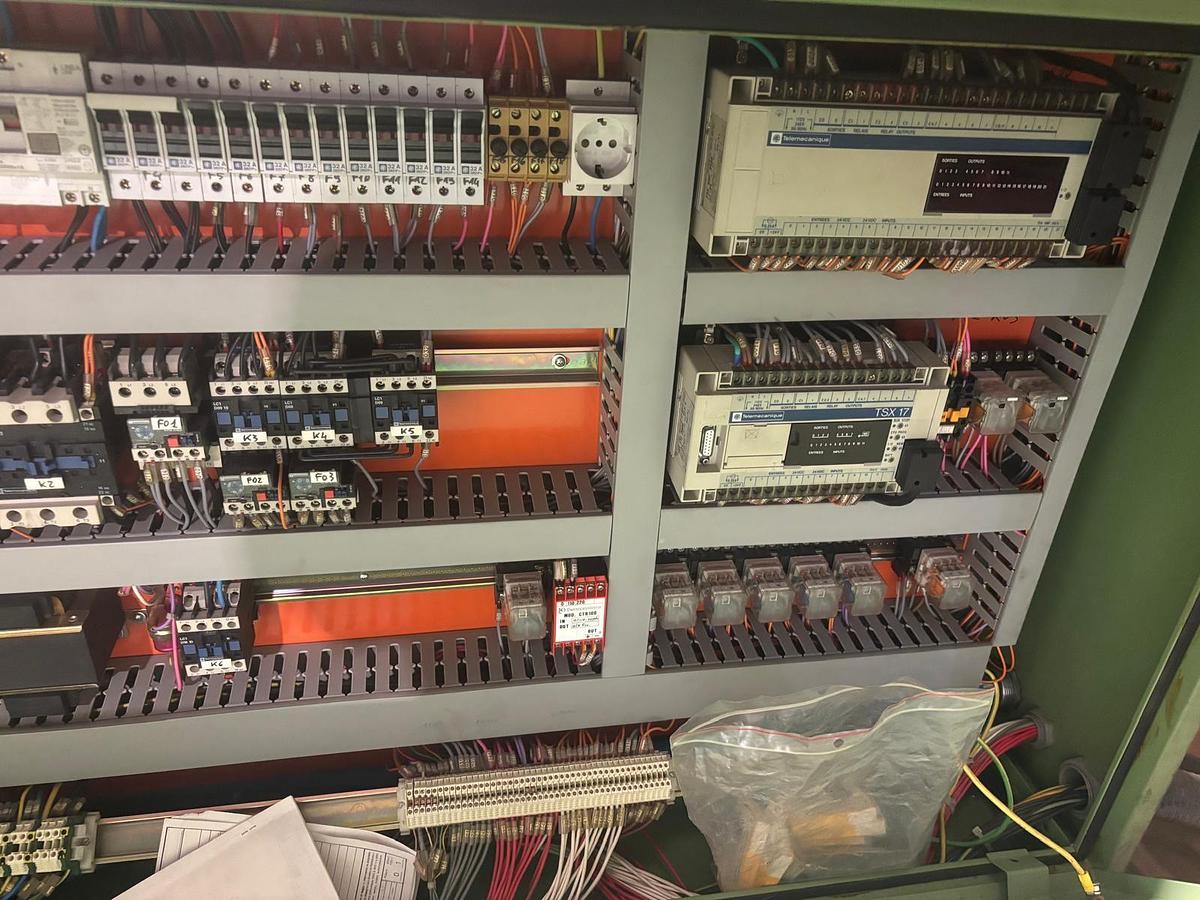 Used 1984 Barnaul KB8336, 400T Knuckle joint press