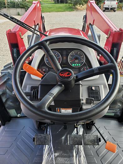 125 hp Mahindra 9125S Tractor w/ Loader ** 4 hrs - Never Used **