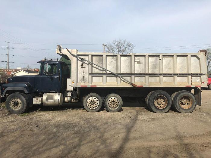 Used 2000 MACK RD688