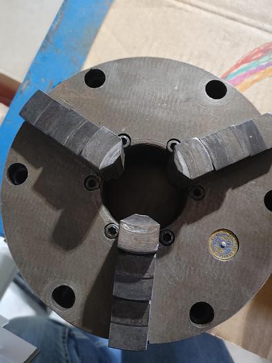 Used BUCK TOOL COMPANY 8 INCH 3 JAW SCROLL CHUCK (108)