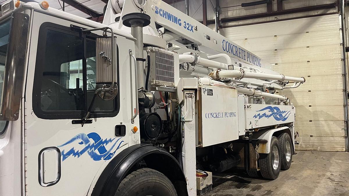 Used 2005 SCHWING 32XL