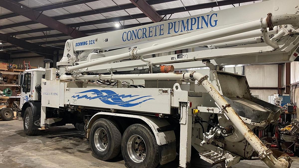 Used 2005 SCHWING 32XL