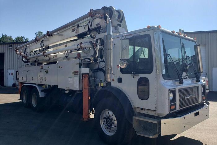 Used 2007 Schwing 32M Pump