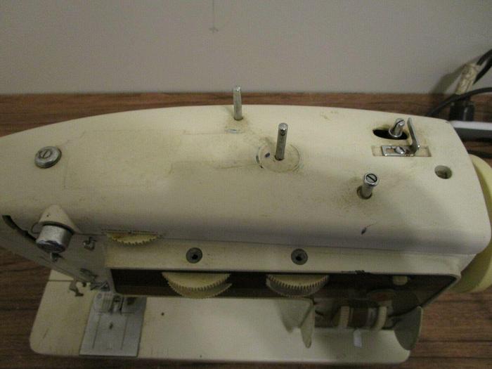 Used VINTAGE SINGER GRADUTE 6705 SEWING MACHINE