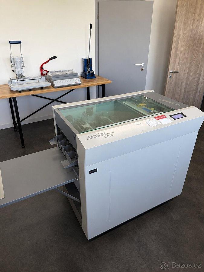Used Uchida Aerocut ONE automatická řezačka na vizitky