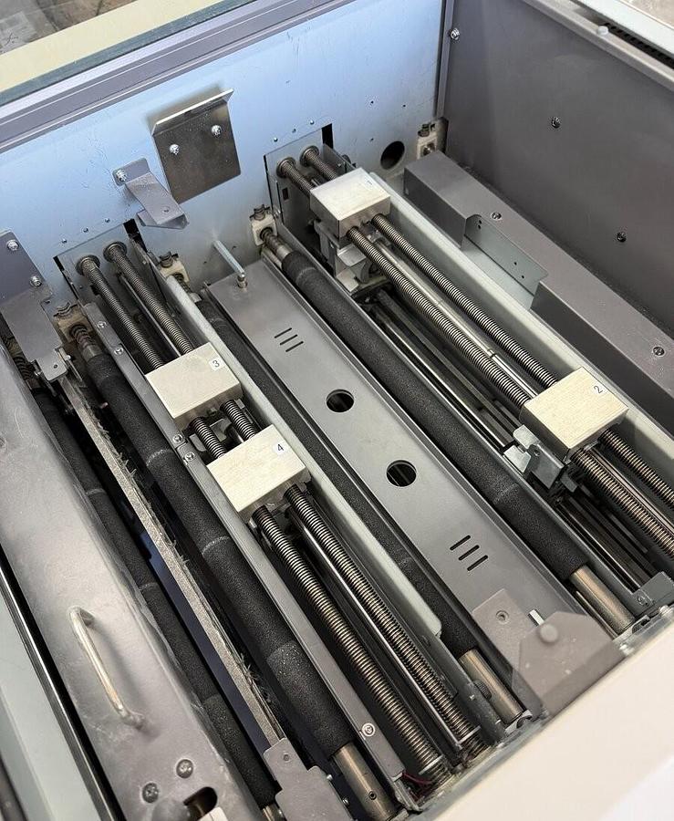 Used Uchida Aerocut ONE automatická řezačka