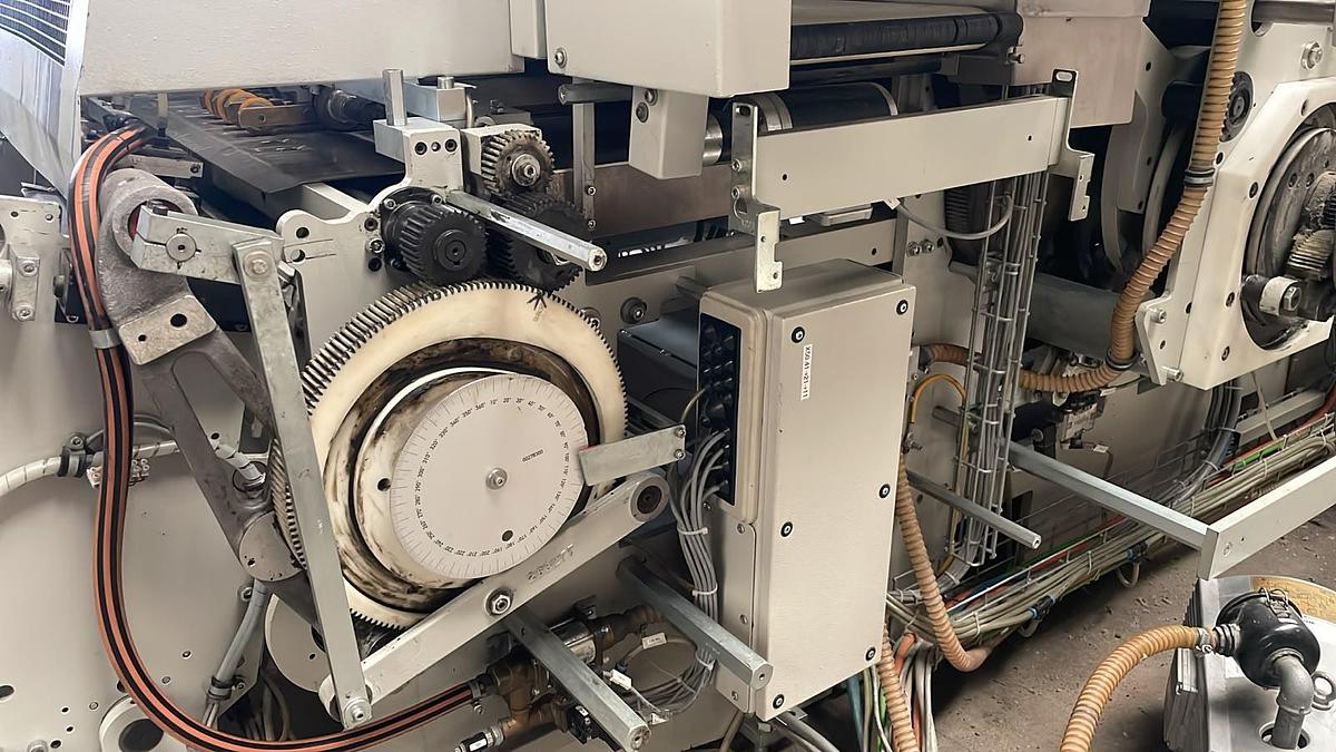 Used Kolbus DA 260 - automatický deskovací stroj