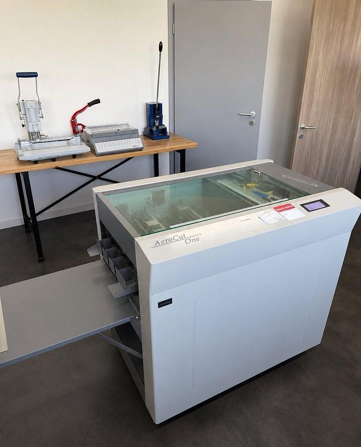 Used Uchida Aerocut ONE automatická řezačka