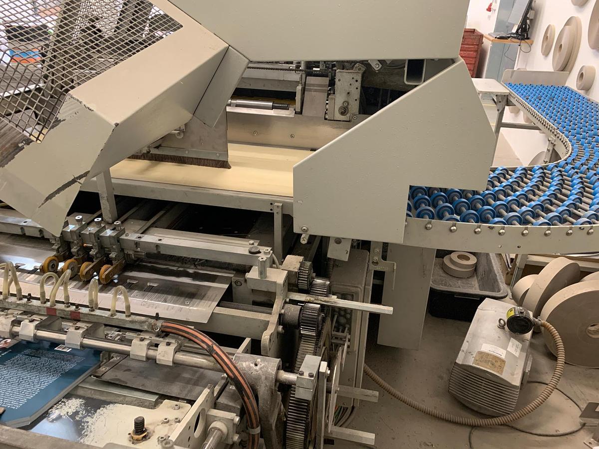 Used Kolbus DA 260 - automatický deskovací stroj 