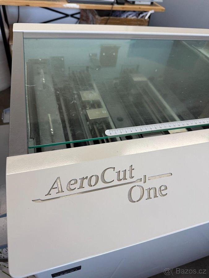 Used Uchida Aerocut ONE automatická řezačka na vizitky