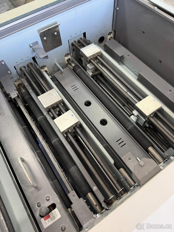 Used Uchida Aerocut ONE automatická řezačka na vizitky
